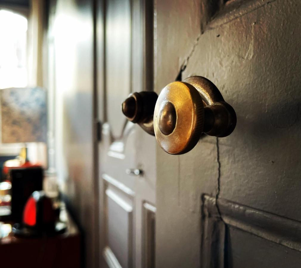 טרבה La Maison Aux Murs Anciens Et Ses Chambres מראה חיצוני תמונה