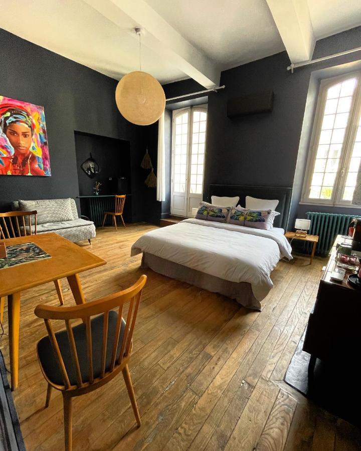טרבה La Maison Aux Murs Anciens Et Ses Chambres מראה חיצוני תמונה