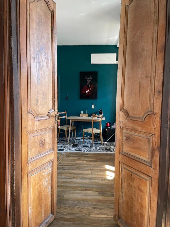 טרבה La Maison Aux Murs Anciens Et Ses Chambres מראה חיצוני תמונה